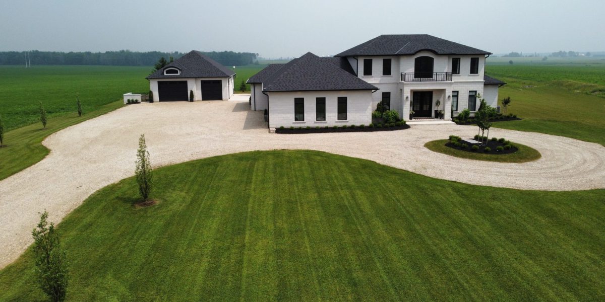 Stunning Custom Built Country Home and Shop!