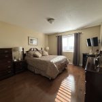 Absolutely immaculate & beautiful semi in move in condition!