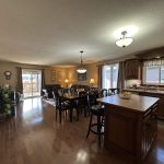 Absolutely immaculate & beautiful semi in move in condition!