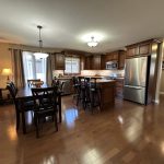 Absolutely immaculate & beautiful semi in move in condition!
