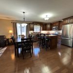 Absolutely immaculate & beautiful semi in move in condition!