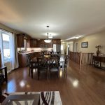 Absolutely immaculate & beautiful semi in move in condition!