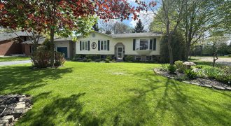 Spacious Raised Bungalow on Beautifully Landscaped Lot – Perfect for Family Living!