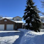 STUNNING TURN-KEY SEMI BACKING ONTO GREEN SPACE!