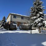 STUNNING TURN-KEY SEMI BACKING ONTO GREEN SPACE!