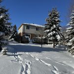 STUNNING TURN-KEY SEMI BACKING ONTO GREEN SPACE!