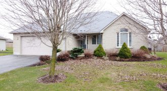 Spacious family home in immaculate condition with much to offer!